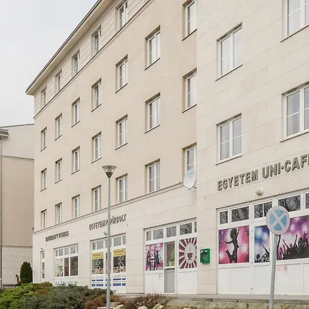 Uni-hotel Diákotthon