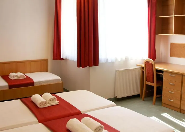Отель Uni-hotel Diakotthon 3*
