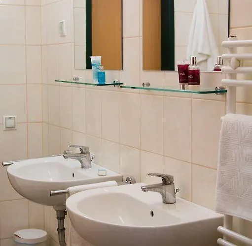 Uni-hotel Diakotthon Мишкольц