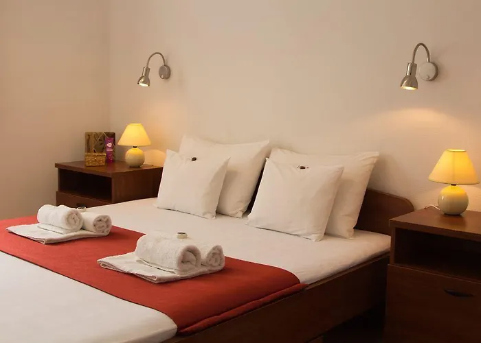 Отель Uni-hotel Diakotthon